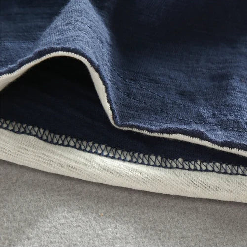 Aeson - חולצת טי וי-נק אלגנטית ליום יום